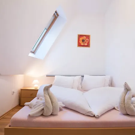 Toldi Panzio Hotel